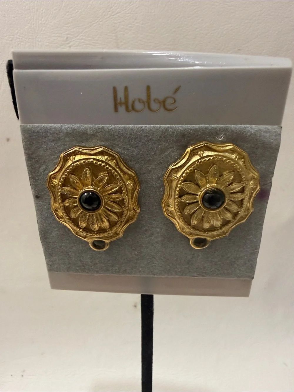 Hobe Matte Gold Etched Scroll Floral Sunburst Clip-On Earrings Black Center
